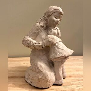 Austin Sculpture “The Bright Eyes Holiday Collection” “Mother’s Day” Dee Crowley